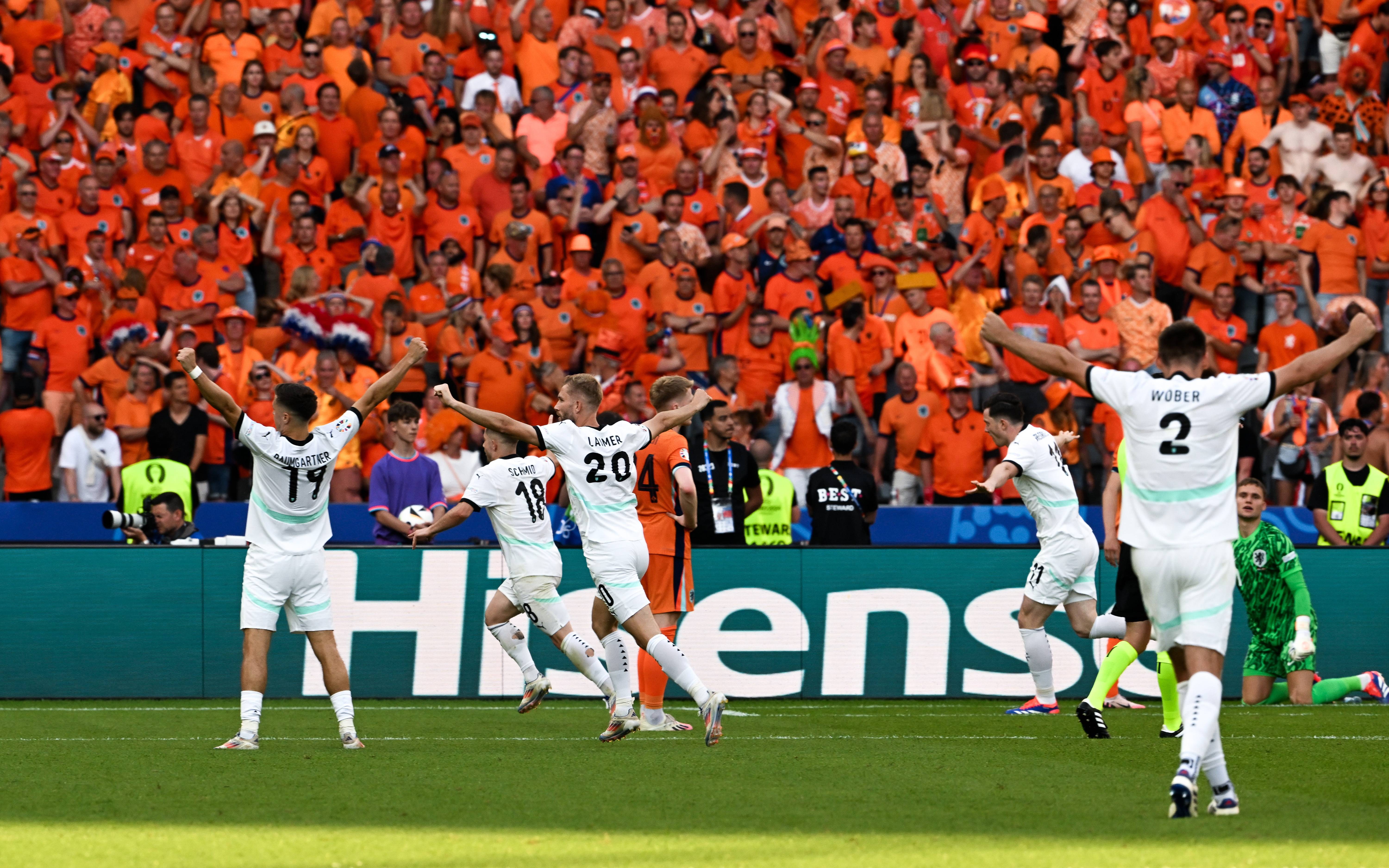 奥地利队鏖战法国队,张本智和统治全场 奥地利队鏖战法国队,张本智和统治全场