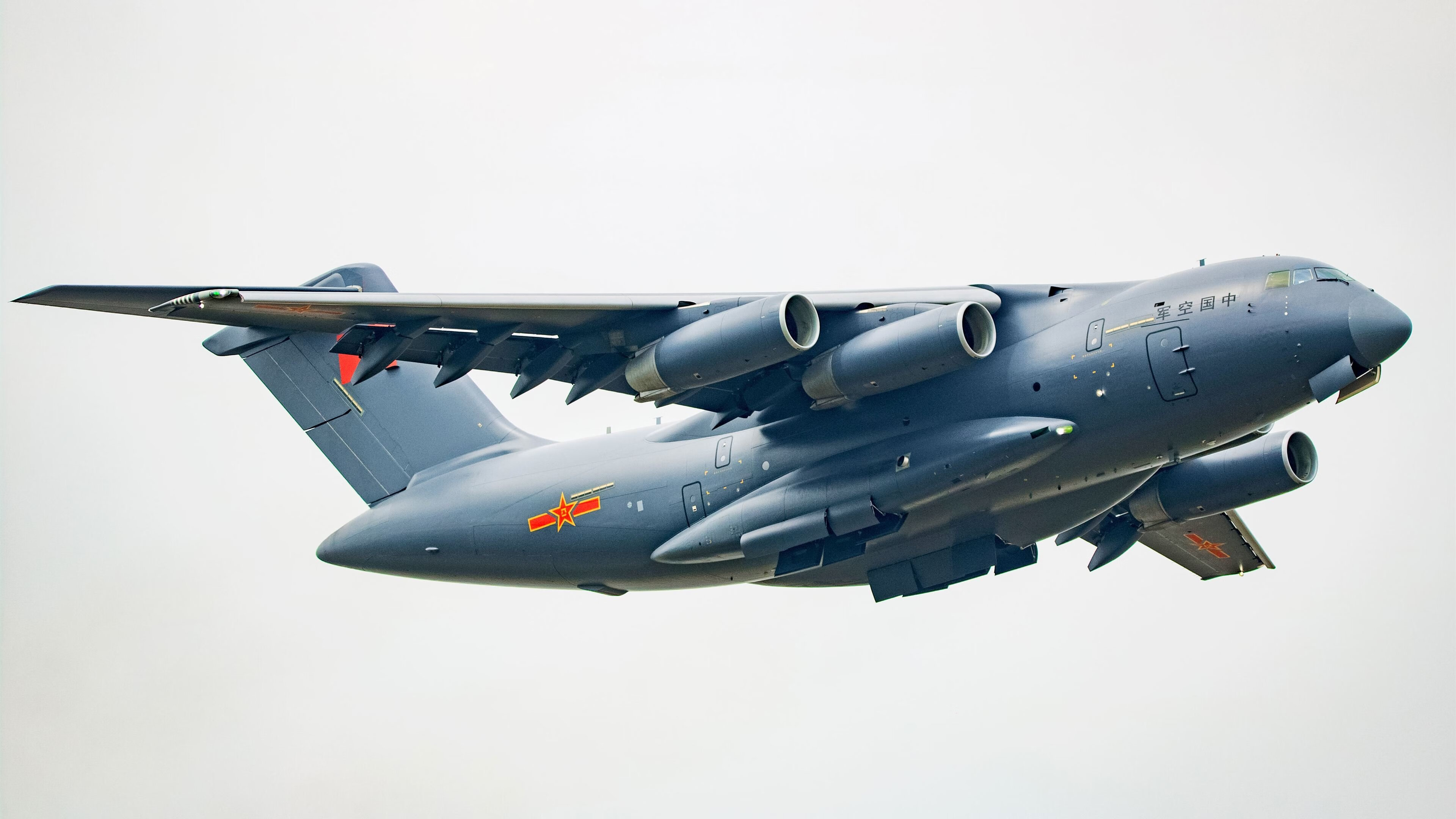 昏暗中唯一的光，霍勒迪扼杀国王，黄蜂于窒息封锁中主宰比赛