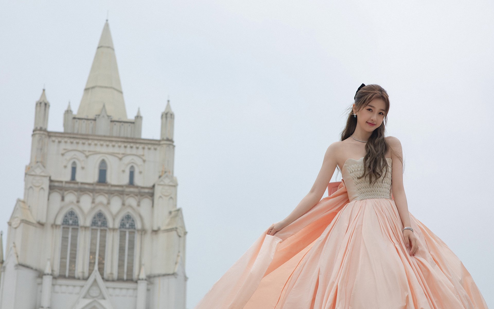 首先,我们来扩展思维,构思文章的标题